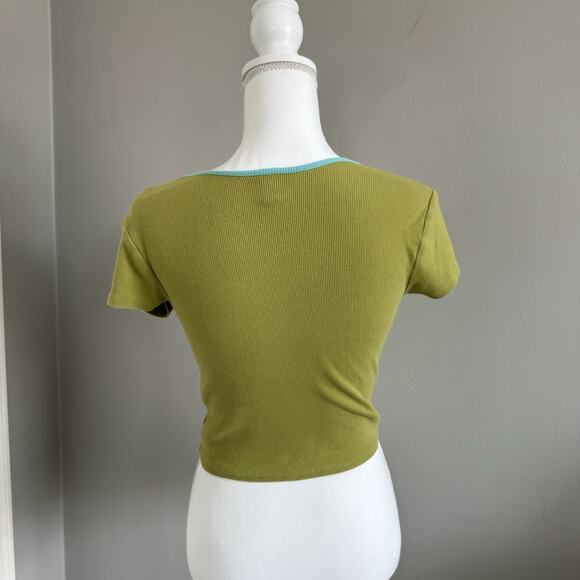 Wild Fable Woman’s Top Tee Sz M Lime Green Cut Outs Light Blue Trim Crop Ribbed - Picture 2 of 6